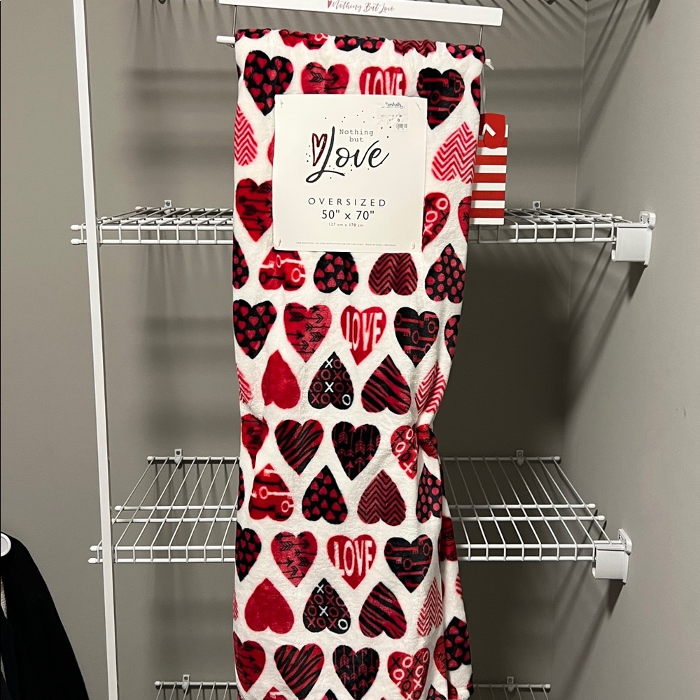 NWT * Oversized Heart Patterned Blanket Valentines